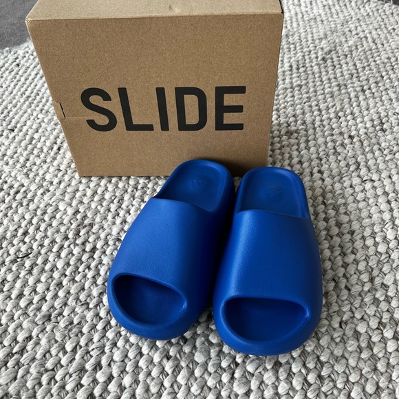 YEEZY SLIDES AZURE BRAND NEW 💙 - Picture 4 of 6